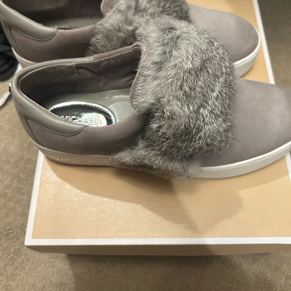 Michael kors maven fur sneakers size 8.5 like new - Picture 2 of 4
